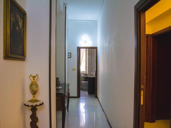 Happy Rooms in Easy House : photo 7 de la chambre chambre familiale avec salle de bains privative