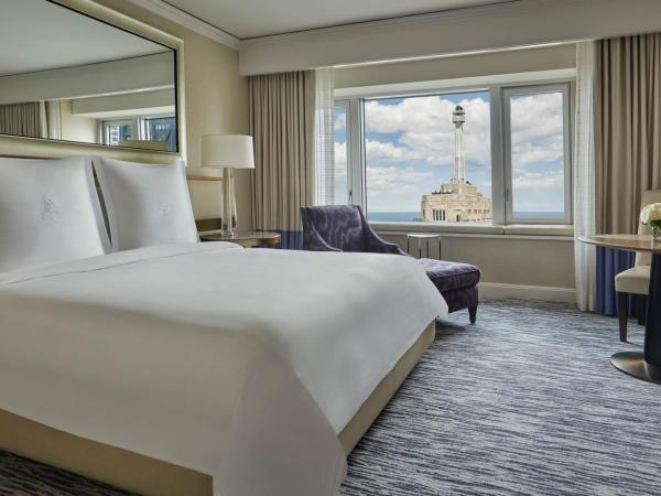 Four Seasons Chicago : photo 2 de la chambre chambre lit king-size - vue sur lac