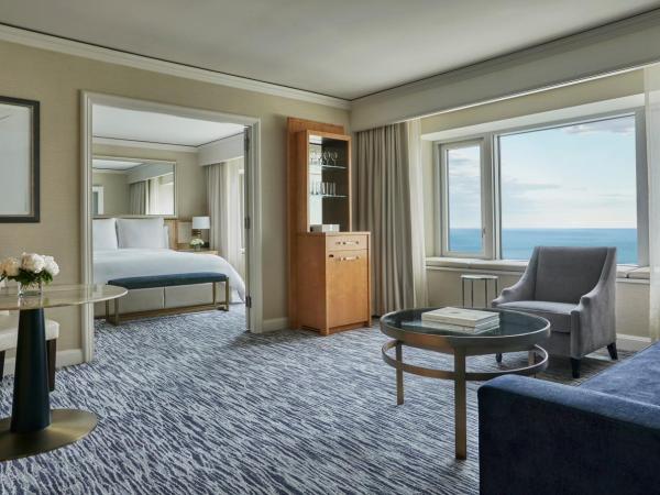 Four Seasons Chicago : photo 2 de la chambre suite exécutive avec lit king-size et vue sur le lac