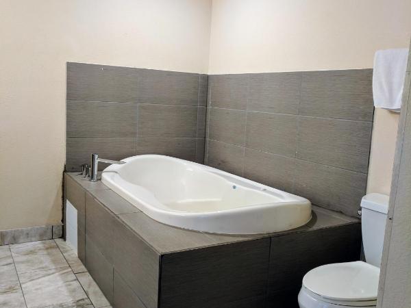Days Inn by Wyndham San Antonio Interstate Hwy 35 North : photo 7 de la chambre chambre avec 2 lits queen-size - fumeurs