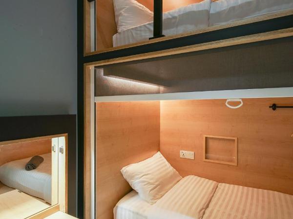 The Bed KLCC : photo 3 de la chambre chambre lits jumeaux privée avec salle de bains commune