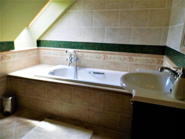 Nagyrét Panzió Eger : photo 3 de la chambre chambre triple avec salle de bains privative