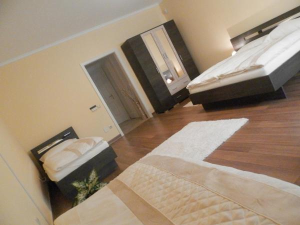 Nagyrét Panzió Eger : photo 3 de la chambre chambre quadruple avec salle de bains