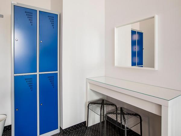 Inbed Hostel : photo 4 de la chambre lit dans un dortoir de 4 lits