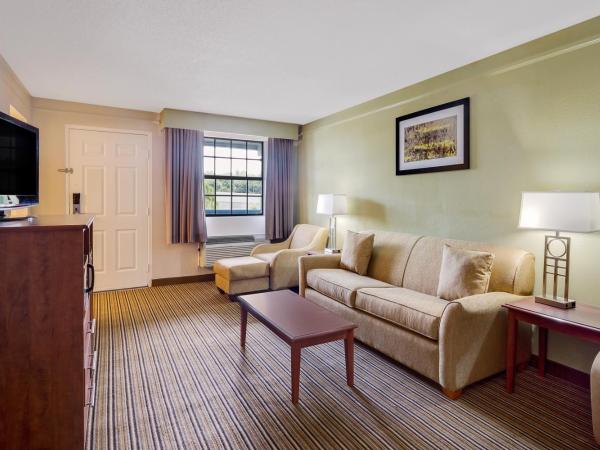 Baymont by Wyndham Jacksonville Orange Park : photo 9 de la chambre suite double de luxe - non-fumeurs