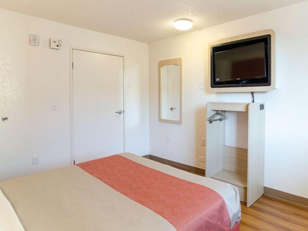 Motel 6- Denver, CO Downtown : photo 3 de la chambre chambre lit queen-size