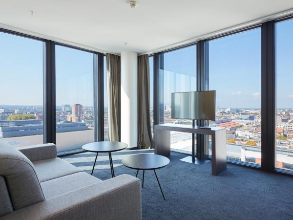 HYPERION Hotel Basel : photo 1 de la chambre suite avec accès au salon