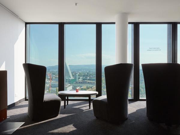 HYPERION Hotel Basel : photo 7 de la chambre chambre d'affaires avec accès au salon