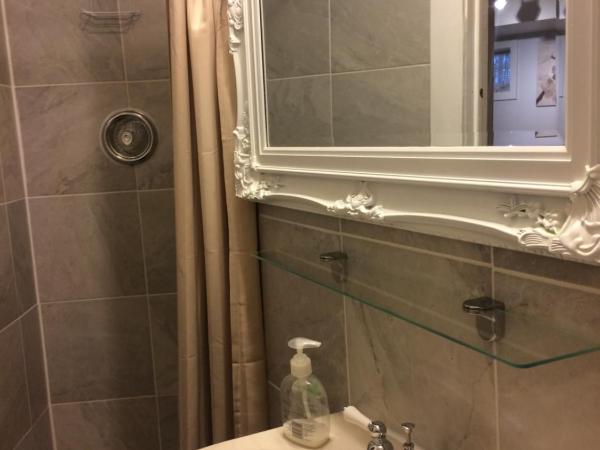 Rideau Inn : photo 5 de la chambre suite familiale privée 2 chambres - sous-sol