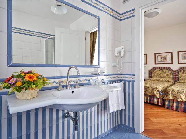 Hotel Italia : photo 4 de la chambre chambre double supérieure