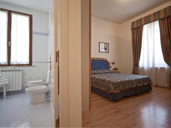 Hotel Italia : photo 1 de la chambre chambre double supérieure