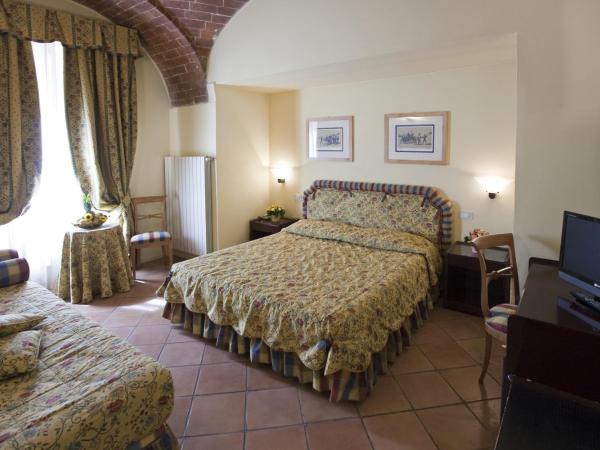 Hotel Italia : photo 3 de la chambre chambre quadruple