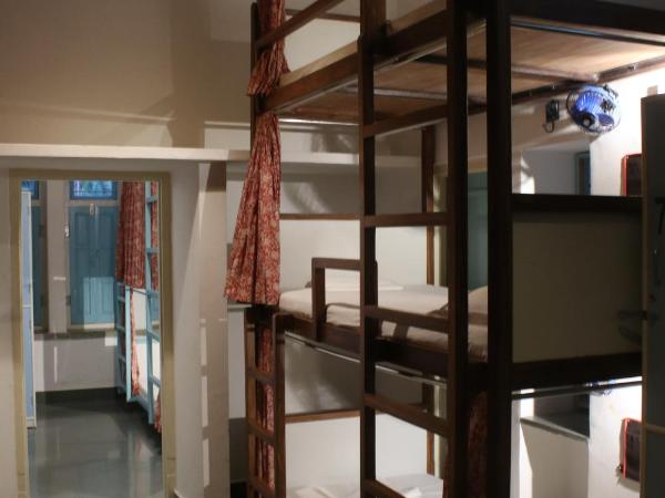 Jaipur Jantar Hostel : photo 1 de la chambre dortoir climatisé folksy 12 lits