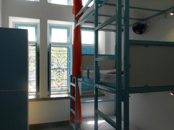 Jaipur Jantar Hostel : photo 7 de la chambre dortoir climatisé folksy 12 lits