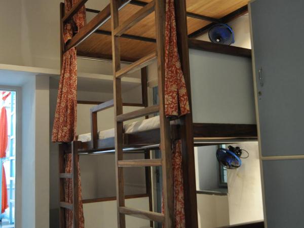 Jaipur Jantar Hostel : photo 2 de la chambre dortoir climatisé folksy 12 lits