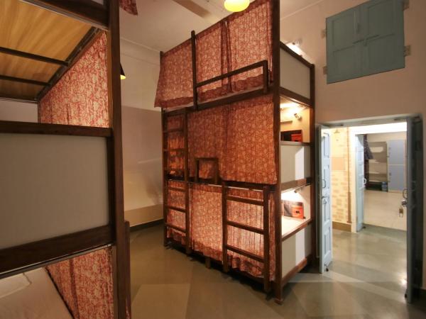 Jaipur Jantar Hostel : photo 7 de la chambre dortoir climatisé mandna 6 lits