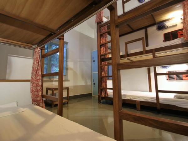 Jaipur Jantar Hostel : photo 5 de la chambre dortoir climatisé mandna 6 lits