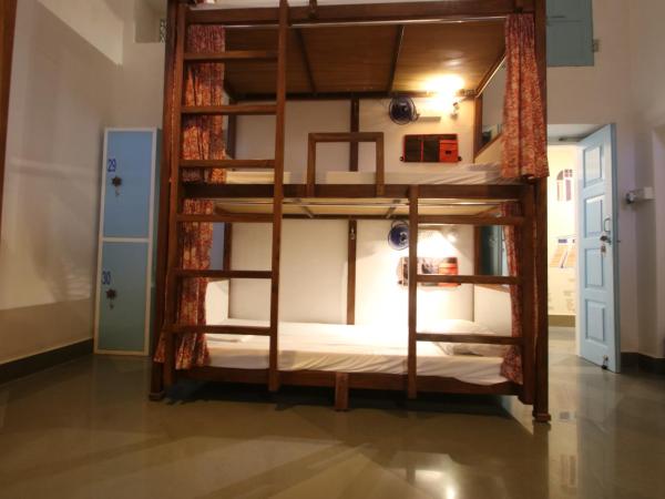 Jaipur Jantar Hostel : photo 8 de la chambre dortoir climatisé mandna 6 lits
