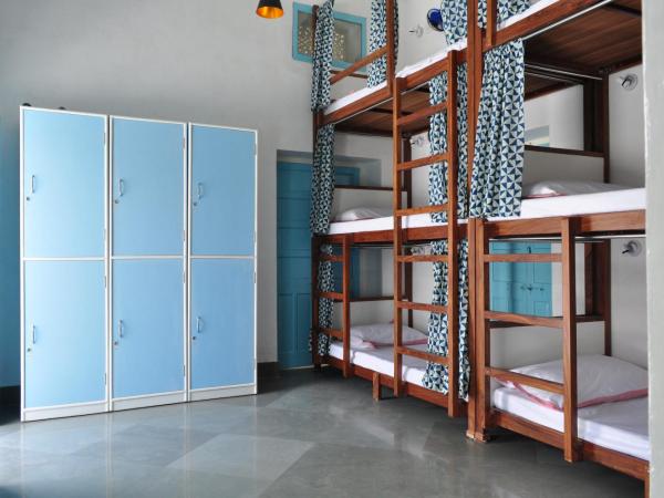 Jaipur Jantar Hostel : photo 5 de la chambre dortoir climatisé rang 6 lits