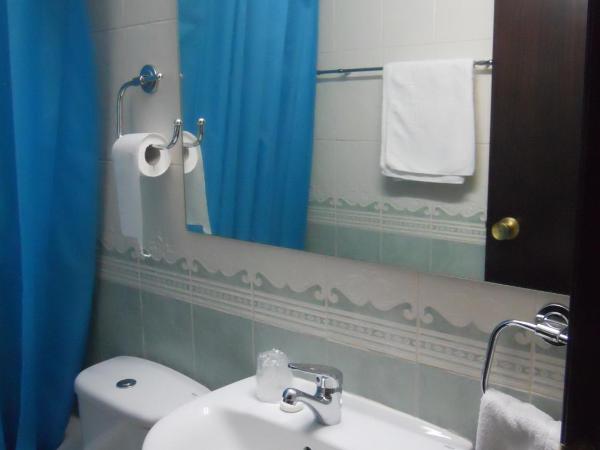 Hostal El Descanso : photo 10 de la chambre chambre lits jumeaux