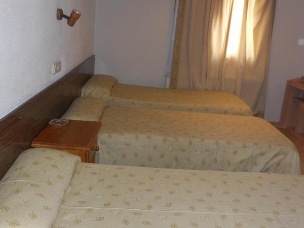 Hostal El Descanso : photo 9 de la chambre chambre triple