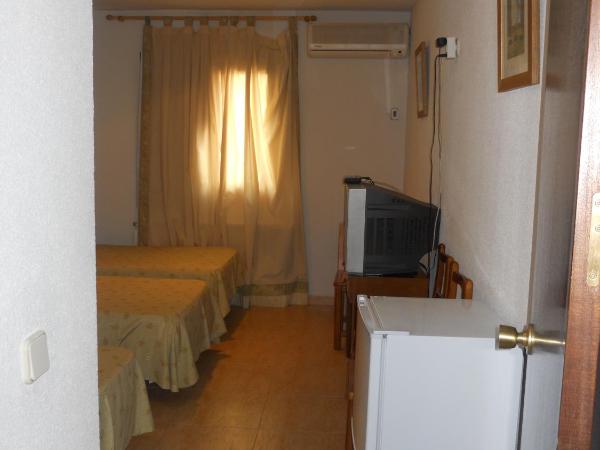 Hostal El Descanso : photo 8 de la chambre chambre triple
