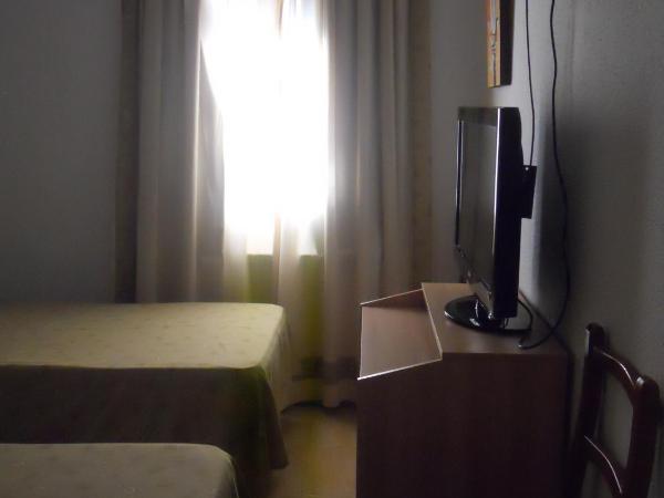 Hostal El Descanso : photo 6 de la chambre chambre lits jumeaux