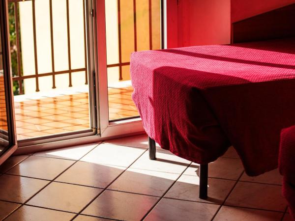 Hotel Villa Il Castagno : photo 8 de la chambre chambre quadruple avec balcon