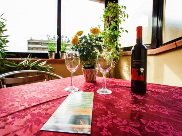 Hotel Villa Il Castagno : photo 4 de la chambre chambre triple avec balcon