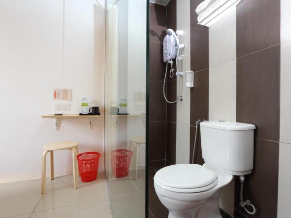 1 Hotel Taman Connaught : photo 4 de la chambre chambre deluxe