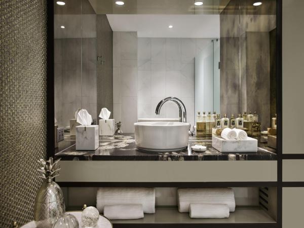 Fable Auckland, MGallery : photo 1 de la chambre chambre de luxe avec lit king-size - vue sur ville