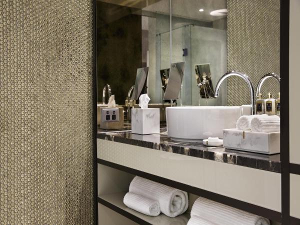 Fable Auckland, MGallery : photo 8 de la chambre chambre de luxe avec lit king-size - vue sur ville