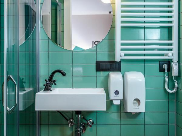 Stay Swanky Hostel : photo 1 de la chambre chambre lit queen-size deluxe