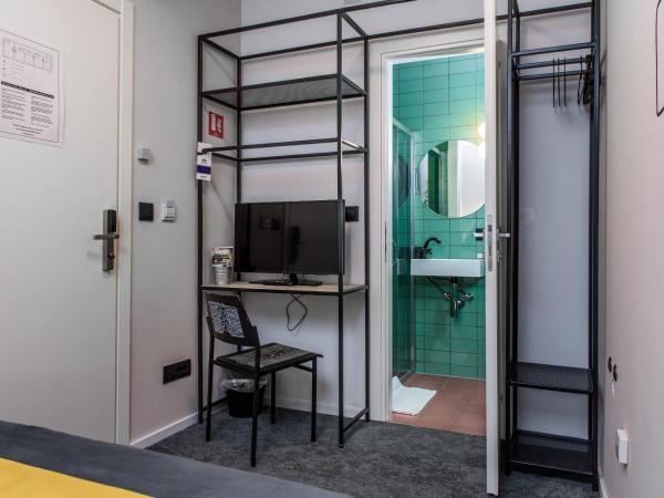 Stay Swanky Hostel : photo 3 de la chambre chambre lit queen-size deluxe