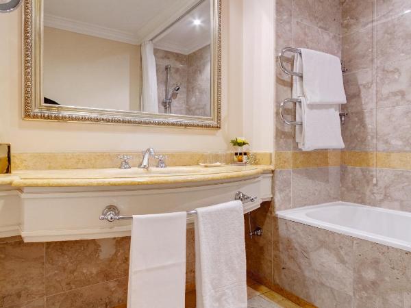 Mercure Catania Excelsior : photo 4 de la chambre chambre double supérieure avec balcon