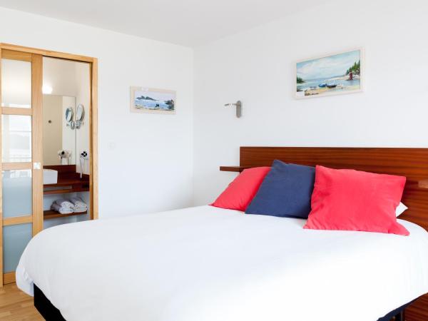 Hotel du port : photo 2 de la chambre chambre double supérieure avec balcon - vue sur mer