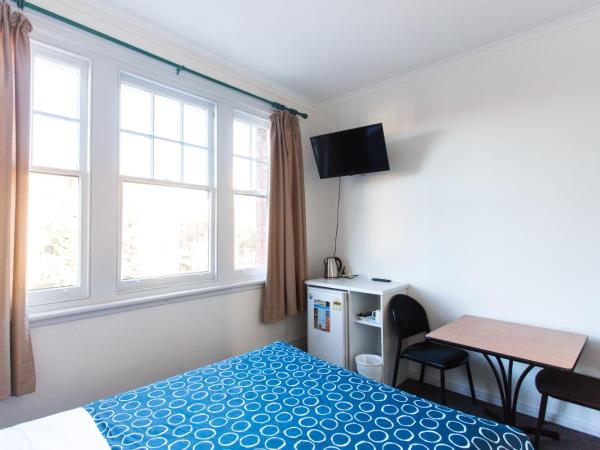 YHA Hobart Central : photo 4 de la chambre chambre double avec salle de bains privative