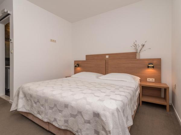 Villa Lučica Trogir : photo 9 de la chambre chambre double ou lits jumeaux avec balcon