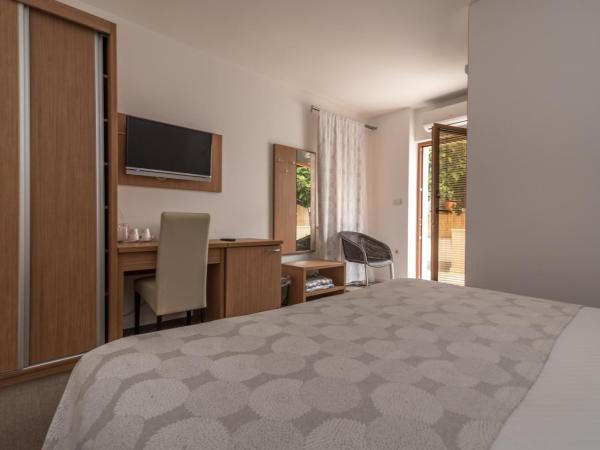 Villa Lučica Trogir : photo 6 de la chambre chambre double ou lits jumeaux avec balcon
