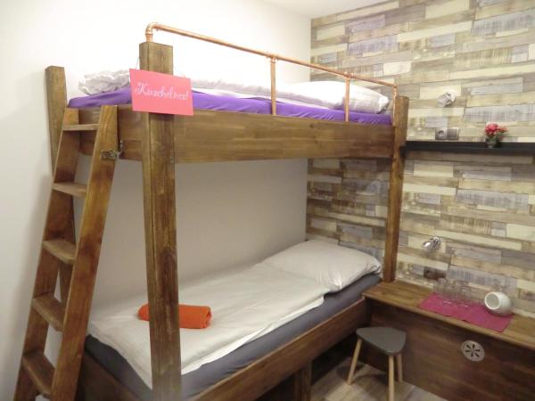 Cityflair Berlin Apartments & Rooms : photo 3 de la chambre chambre quadruple avec salle de bains commune