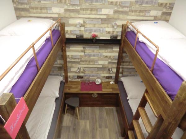 Cityflair Berlin Apartments & Rooms : photo 1 de la chambre chambre quadruple avec salle de bains commune