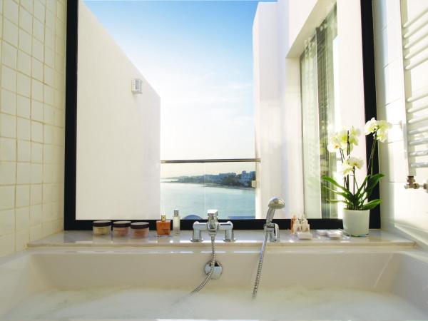 La Badira - Adult Only : photo 2 de la chambre suite double ou lits jumeaux deluxe - vue partielle sur mer