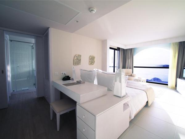 La Badira - Adult Only : photo 1 de la chambre suite double ou lits jumeaux deluxe - vue partielle sur mer