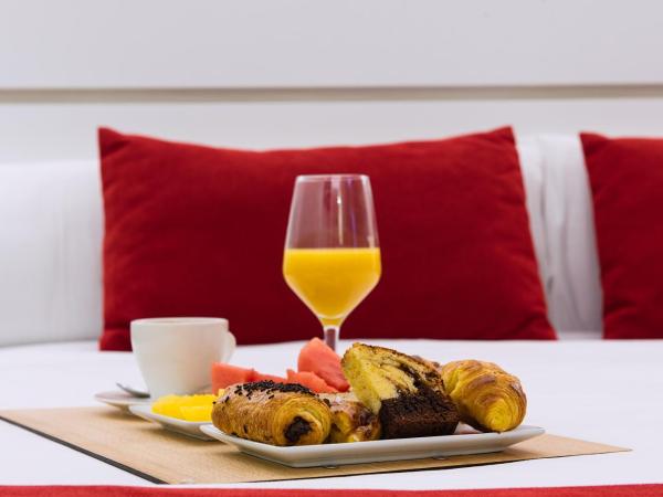 Hotel Pompaelo Plaza del Ayuntamiento & Spa : photo 7 de la chambre chambre simple avec balcon