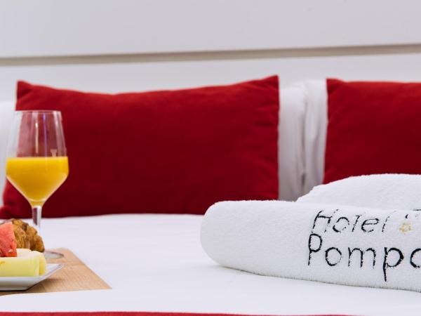 Hotel Pompaelo Plaza del Ayuntamiento & Spa : photo 4 de la chambre chambre familiale avec balcon