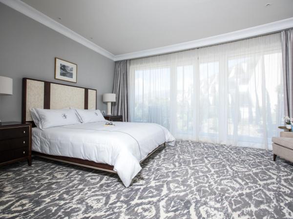 Royal Blue Hotel : photo 1 de la chambre chambre deluxe avec balcon