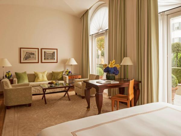 Four Seasons Hotel Milano : photo 4 de la chambre suite king junior avec vue sur le jardin