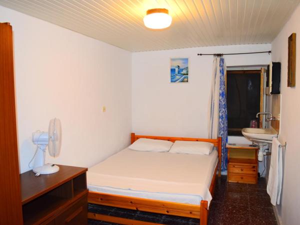 Stathis : photo 2 de la chambre chambre simple standard avec salle de bains commune