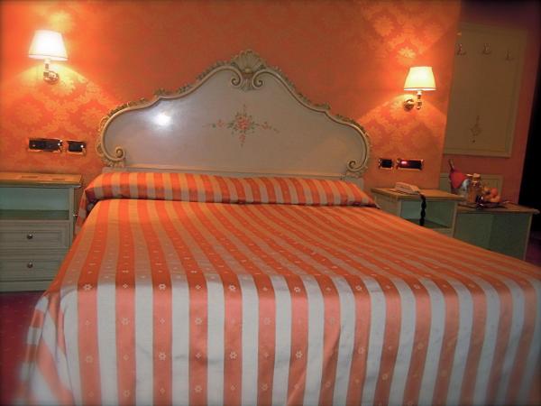Hotel Lux : photo 2 de la chambre chambre double standard