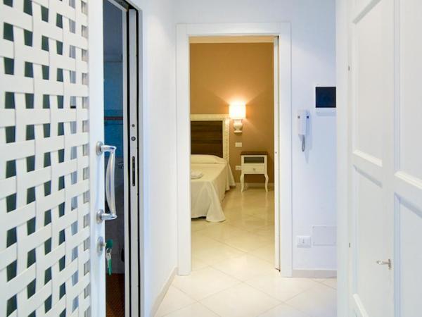 Taormina Villa Oasis Residence : photo 9 de la chambre suite côté jardin bilocale